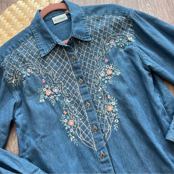 Vintage 90’s cottagecore floral embroidered denim button down‎ shirt - Picture 2 of 6